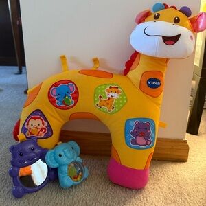VTech Tummy time discovery pillow with accessories